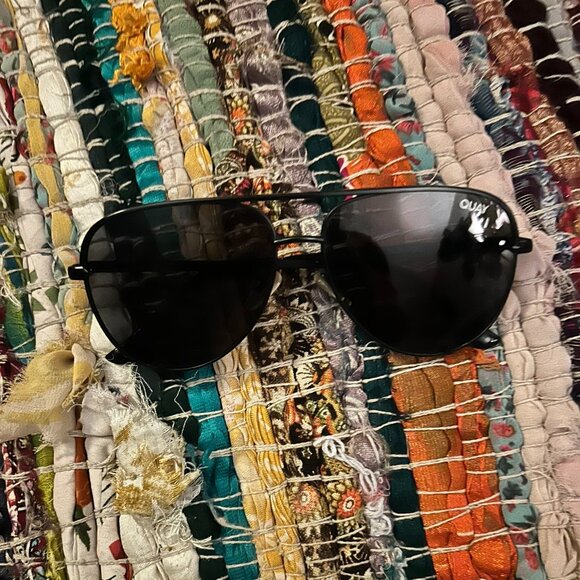 Quay Aviator Sunglasses - Picture 1 of 2